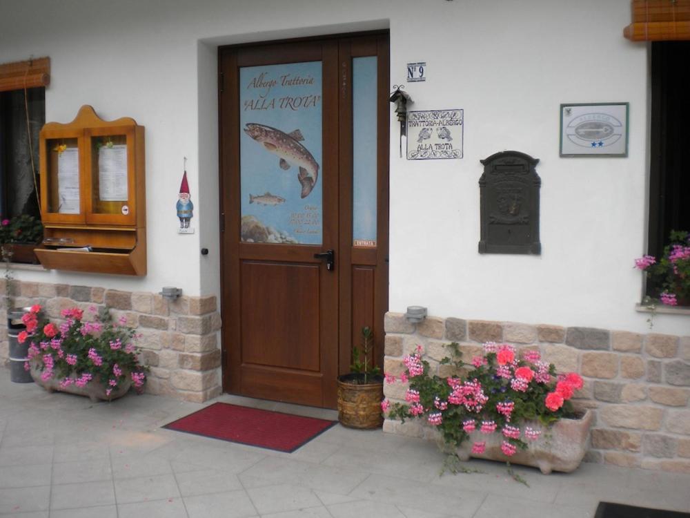 Albergo Alla Trota Pulfero Exterior foto